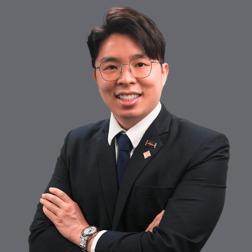 Photo of Lee Alvin